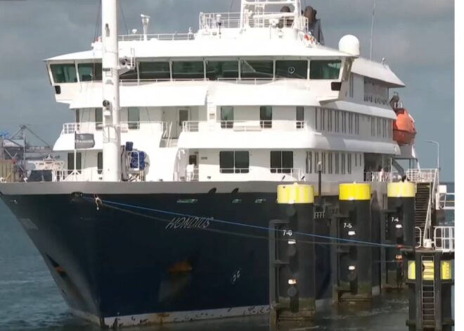 El crucero afectado por un brote de hantavirus llegó a su destino final en Países Bajos