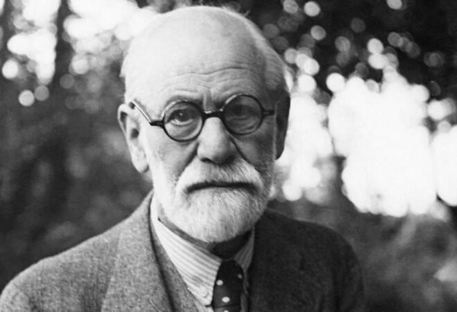 Sigmund Freud: “Nunca estamos tan indefensos frente al sufrimiento como cuando amamos”