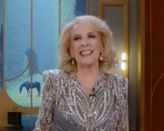 La noche de Mirtha: del elegante look de la Chiqui a la revelación de Ricky Maravilla sobre su histórica caída en uno de sus almuerzos