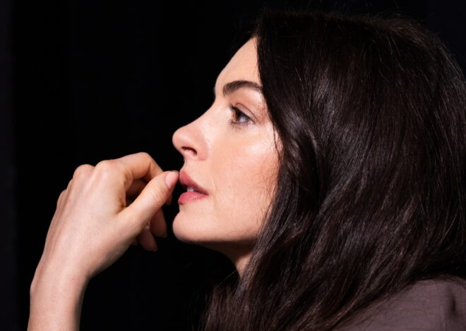 Anne Hathaway reveló que padeció una condición médica que la dejó “legalmente ciega” de un ojo durante diez años Anne Hathaway reveló que padeció una condición médica que la dejó “legalmente ciega” de un ojo durante diez años