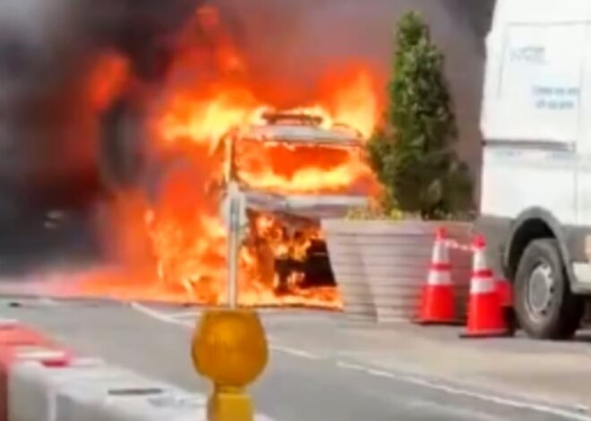 La explosión de un auto cerca del Toro de Wall Street desató el pánico y provocó corridas en Nueva York La explosión de un auto cerca del Toro de Wall Street desató el pánico y provocó corridas en Nueva York