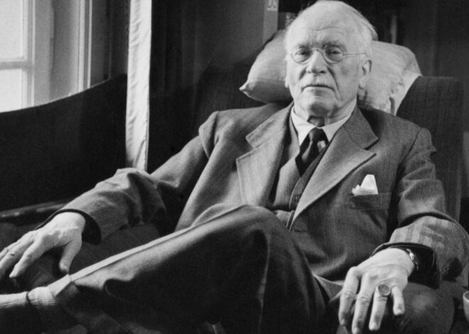 Carl Jung, psicólogo: “La soledad no proviene de no tener gente alrededor, sino de ser incapaz de comunicar lo que a uno le parece importante”