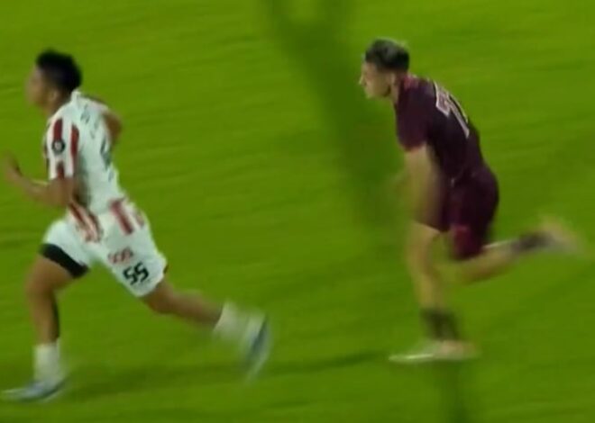 La violenta patada de un jugador de Lanús que le valió la expulsión ante Instituto La violenta patada de un jugador de Lanús que le valió la expulsión ante Instituto