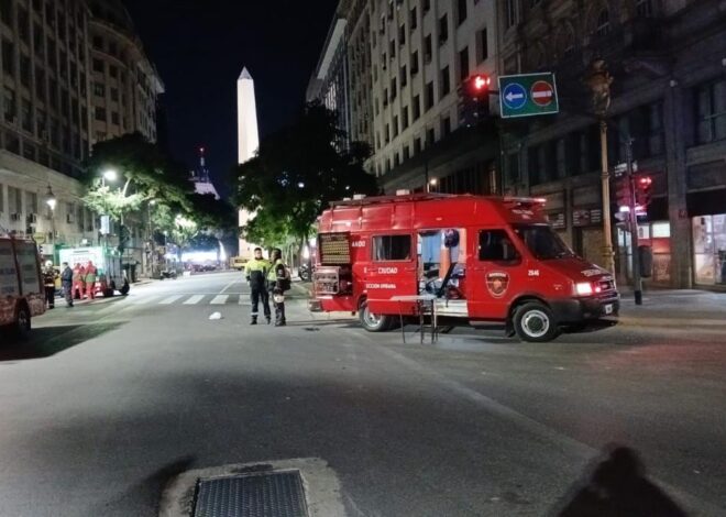 Un incendio en un hotel en el microcentro obligó a evacuar a 100 personas