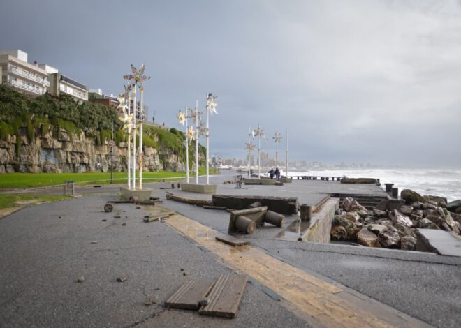Otra noche con olas furiosas: graves destrozos en la costa céntrica de Mar del Plata Otra noche con olas furiosas: graves destrozos en la costa céntrica de Mar del Plata