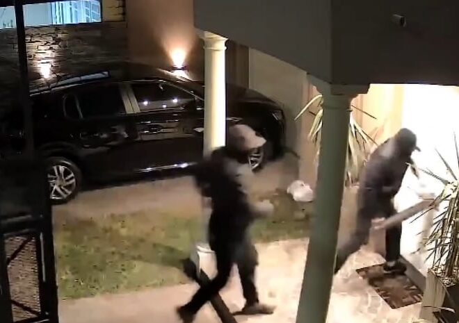 Un grupo de delincuentes fingió un allanamiento policial para robar una casa en Ituzaingó