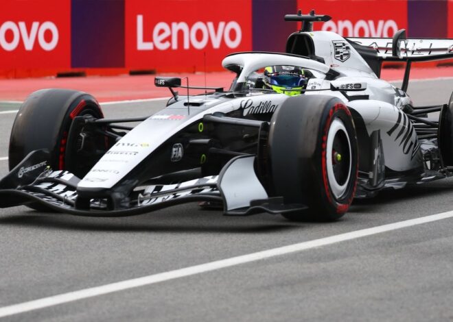Checo Pérez sufre su primer abandono en su historia con Cadillac en Canadá Checo Pérez sufre su primer abandono en su historia con Cadillac en Canadá