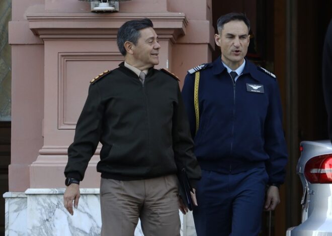 El Gobierno habilitó que los militares puedan manejar un Uber porque no les alcanza el sueldo El Gobierno habilitó que los militares puedan manejar un Uber porque no les alcanza el sueldo