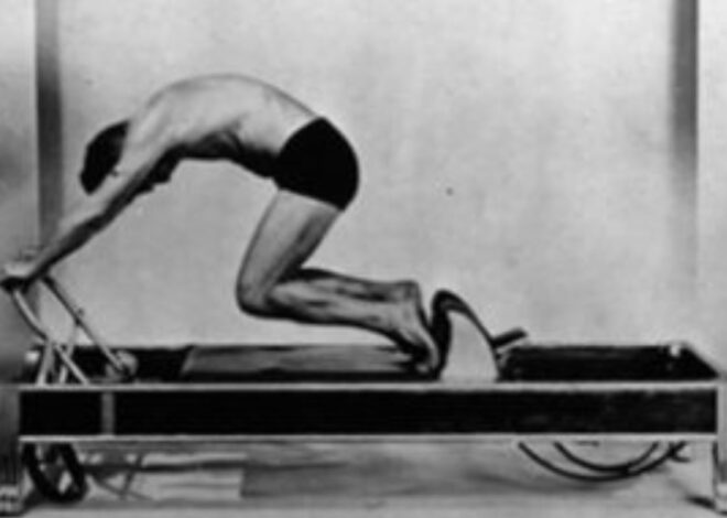 Joseph Pilates, creador del método de entrenamiento: “Somos arquitectos de nuestra vida; la felicidad está subordinada al bienestar físico por encima del nivel social o económico” Joseph Pilates, creador del método de entrenamiento: “Somos arquitectos de nuestra vida; la felicidad está subordinada al bienestar físico por encima del nivel social o económico”