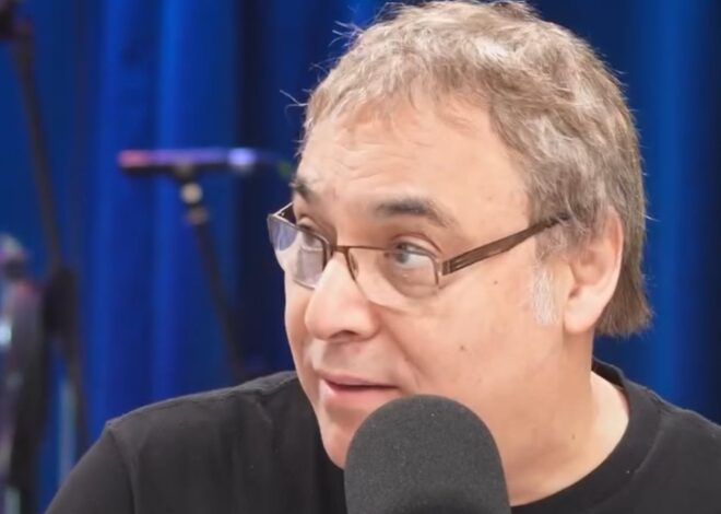 Gabriel Rolón, psicólogo: “La felicidad es la posibilidad de mirar hacia adentro sin sentir vergüenza de quien uno es“ Gabriel Rolón, psicólogo: “La felicidad es la posibilidad de mirar hacia adentro sin sentir vergüenza de quien uno es“