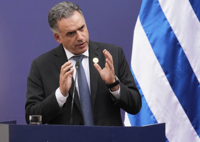 Acusan al presidente de Uruguay de comprar una camioneta con un descuento de US$25.000: “Ni Menem se animó a tanto” Acusan al presidente de Uruguay de comprar una camioneta con un descuento de US$25.000: “Ni Menem se animó a tanto”