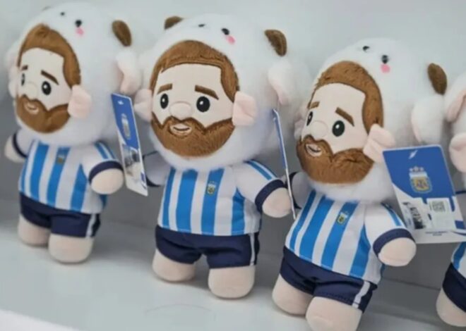 El peluche de Messi es furor pero muy lejos de la Argentina: el país que lo agotó para tenerlo durante el Mundial El peluche de Messi es furor pero muy lejos de la Argentina: el país que lo agotó para tenerlo durante el Mundial