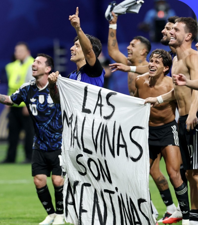 La Scaloneta logró con su bandera que Inglaterra debata si no es hora de negociar por Malvinas La Scaloneta logró con su bandera que Inglaterra debata si no es hora de negociar por Malvinas
