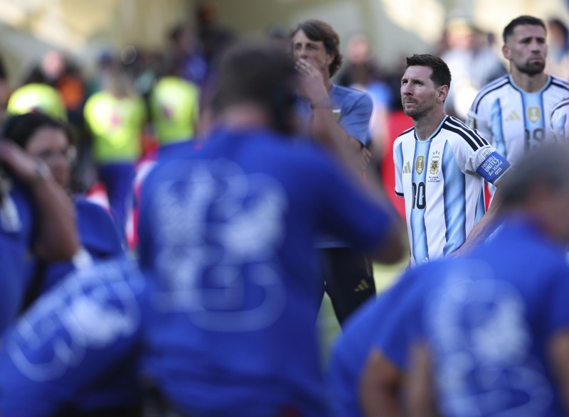 Messi y otros jugadores no vienen a Argentina y se desinfla el feriado de Milei Messi y otros jugadores no vienen a Argentina y se desinfla el feriado de Milei