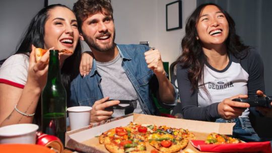 8 de cada 10 argentinos festejarán el Día del Amigo en casa: la pizza supera al asado entre las comidas preferidas 8 de cada 10 argentinos festejarán el Día del Amigo en casa: la pizza supera al asado entre las comidas preferidas