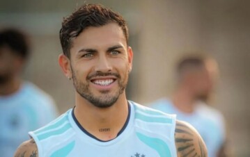 El secreto de Leandro Paredes en el Mundial: por qué nunca se saca la camiseta de manga larga El secreto de Leandro Paredes en el Mundial: por qué nunca se saca la camiseta de manga larga