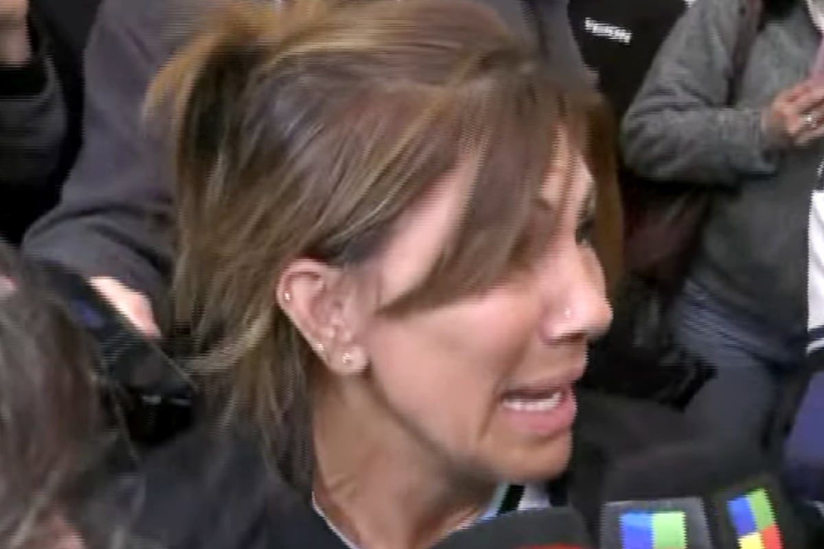La madre de Leandro Paredes se quebró mientras hablaba con periodistas tras su llegada a Ezeiza La madre de Leandro Paredes se quebró mientras hablaba con periodistas tras su llegada a Ezeiza