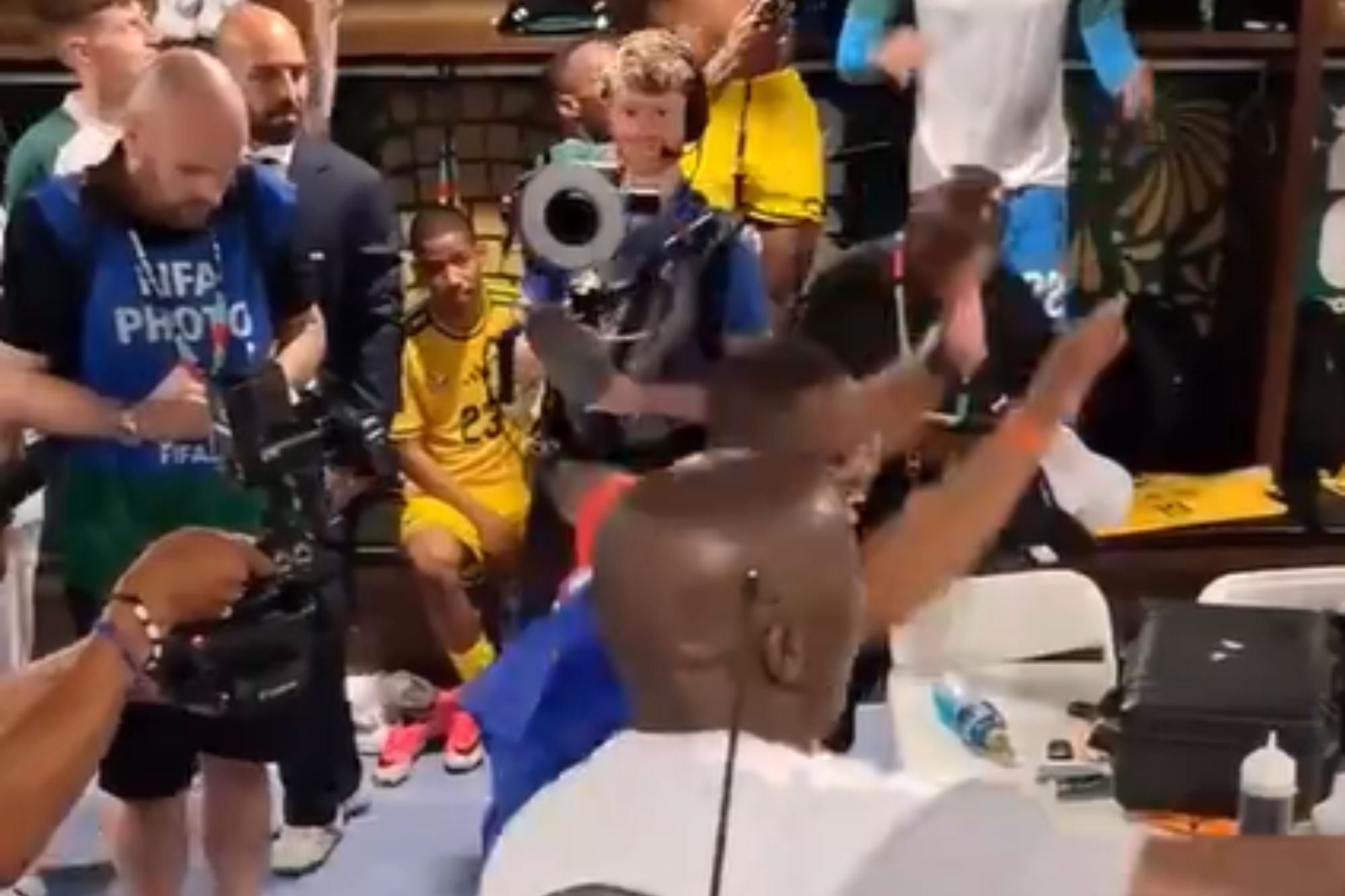 Se conoció un video de Jayden Adams, quien murió a los 25 años, apartado en el festejo de Sudáfrica en el Mundial Se conoció un video de Jayden Adams, quien murió a los 25 años, apartado en el festejo de Sudáfrica en el Mundial