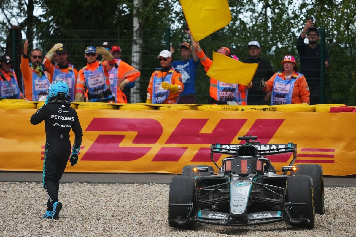 VIDEO: ¡Russell abandona en Bélgica tras un choque con Hamilton! VIDEO: ¡Russell abandona en Bélgica tras un choque con Hamilton!