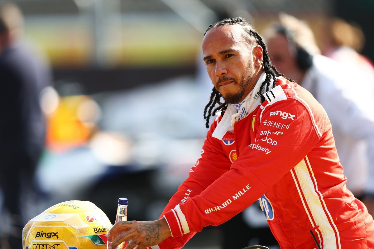 Hamilton es convocado por los comisarios tras la carrera y está en duda el podio de Silverstone Hamilton es convocado por los comisarios tras la carrera y está en duda el podio de Silverstone