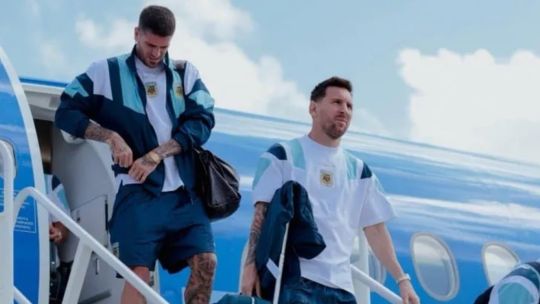 El vuelo de la Selección hacia la Argentina: Messi y otros jugadores no viajan con la delegación El vuelo de la Selección hacia la Argentina: Messi y otros jugadores no viajan con la delegación
